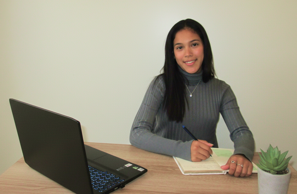 Psicóloga Claudia Cabrera en su consulta en Ica, Perú